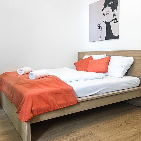 Lovely 2Br Shared Apartment, Enkplatz U3, 15Min To Center Wenen Buitenkant foto