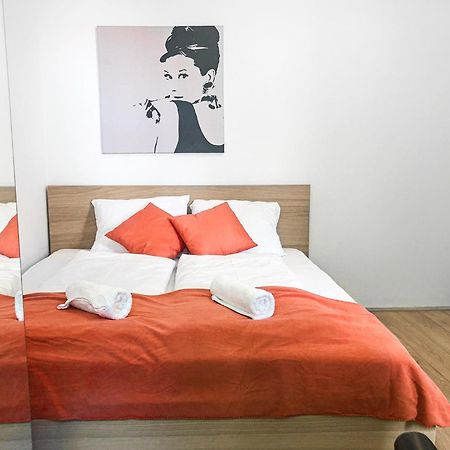 Lovely 2Br Shared Apartment, Enkplatz U3, 15Min To Center Wenen Buitenkant foto