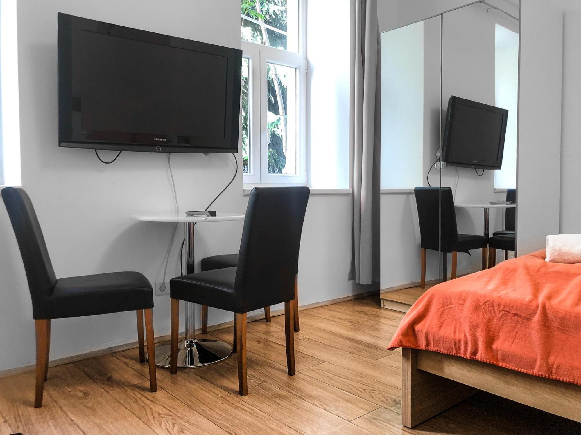 Lovely 2Br Shared Apartment, Enkplatz U3, 15Min To Center Wenen Buitenkant foto